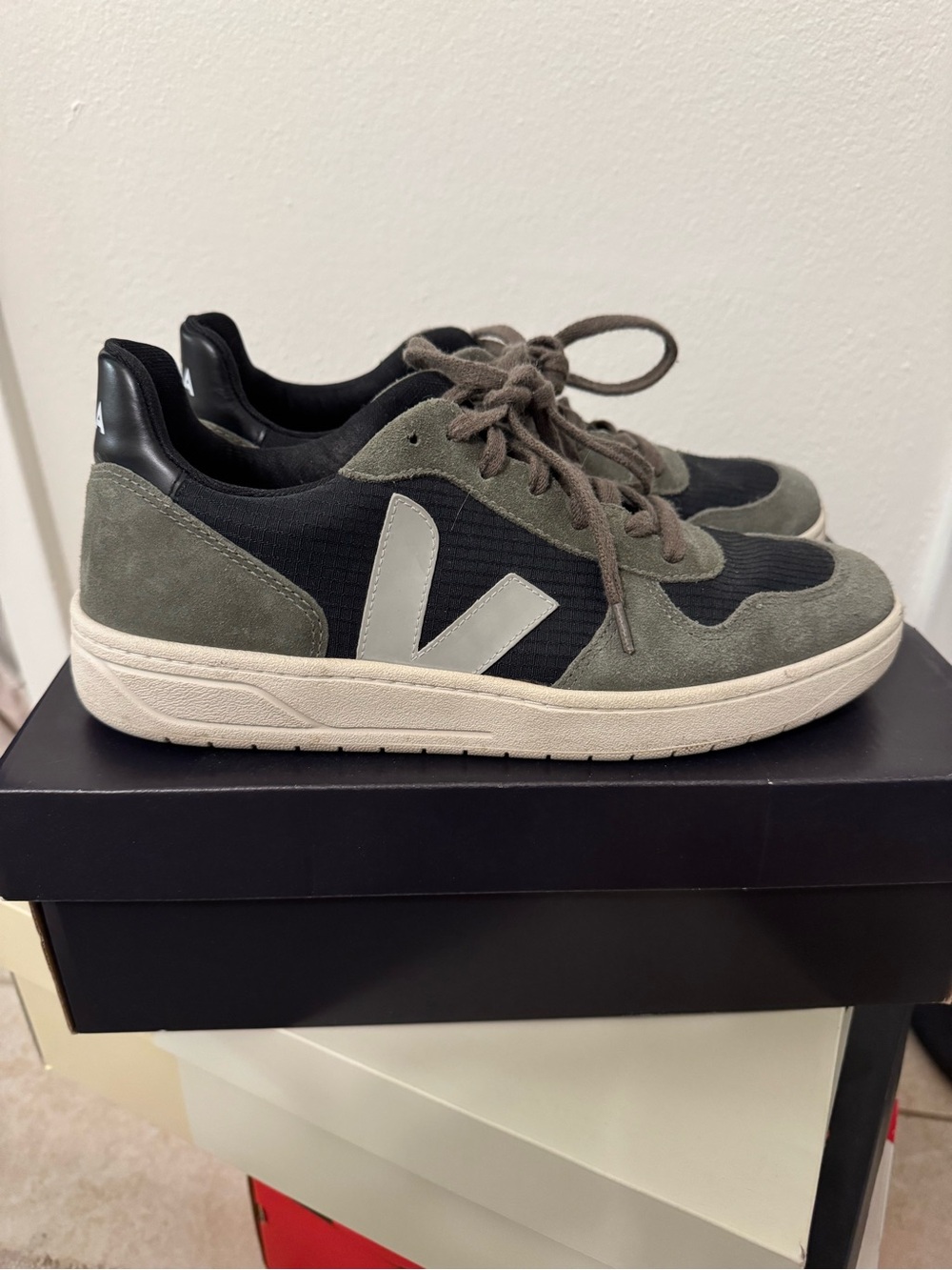 Veja Men's Sneakers in Black and Olive Green size 10